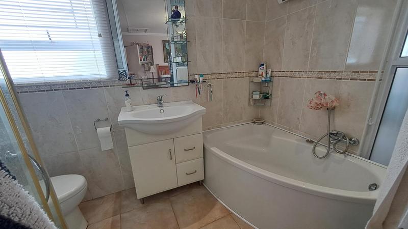 3 Bedroom Property for Sale in Stilbaai Wes Western Cape